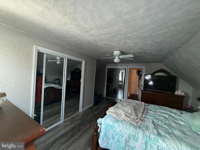 Building Photo - 27 Middleton Ln