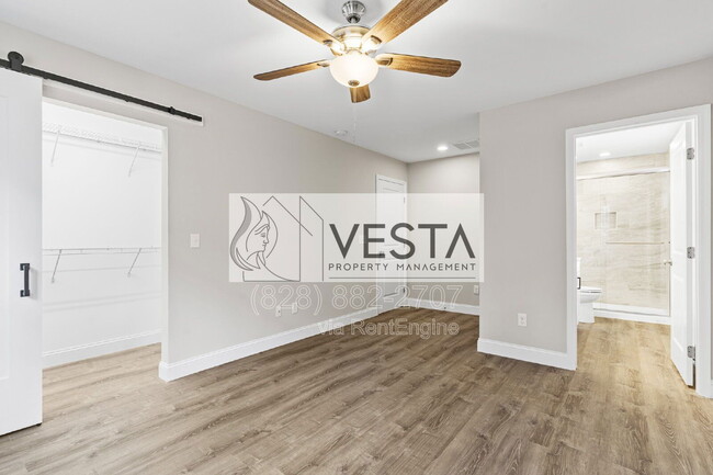 Building Photo - 474 Hague Dr