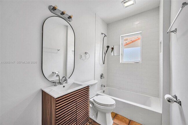 Building Photo - 429 NE 73rd St