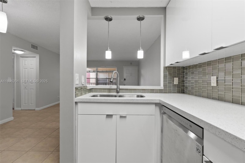 Building Photo - 3586 N University Dr