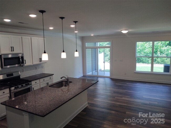 Building Photo - 2235 Blewett Dr
