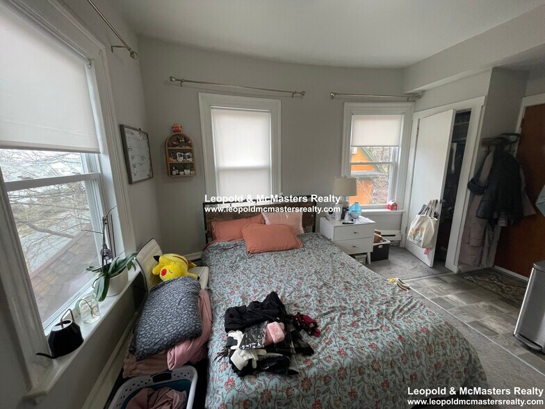 Building Photo - 592 Cambridge St