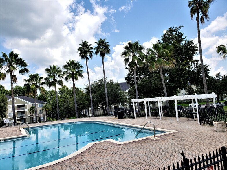Building Photo - 4240 Summer Landing Dr