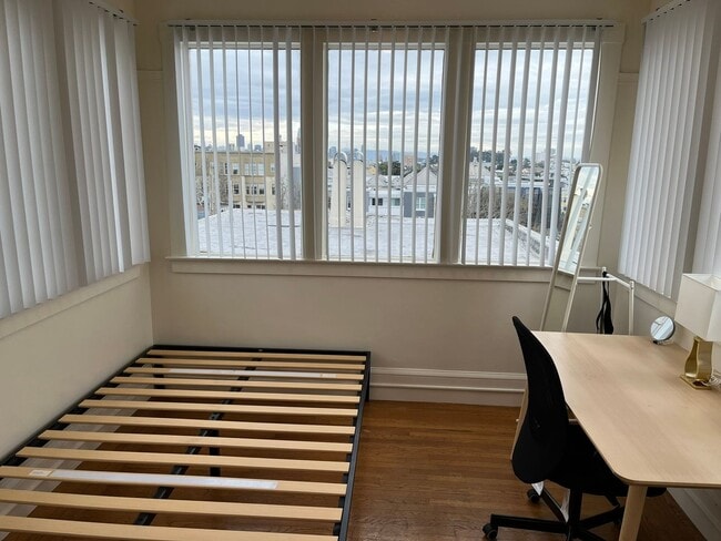 Building Photo - Cool Pad Near USF with Fantastic City View...