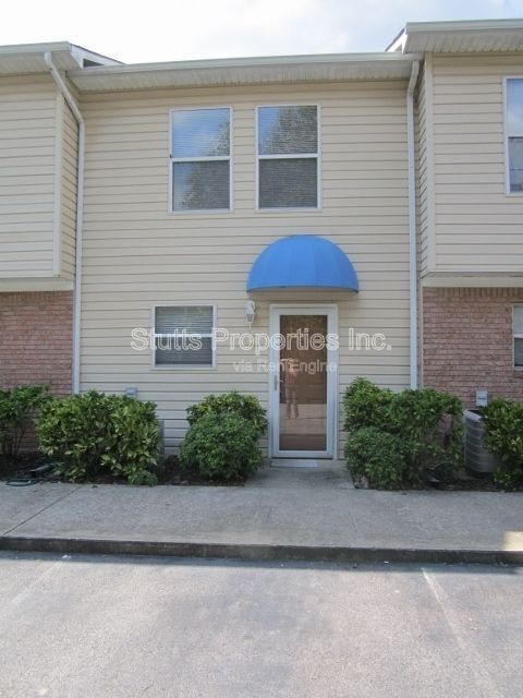 Primary Photo - 100 Riverview Way