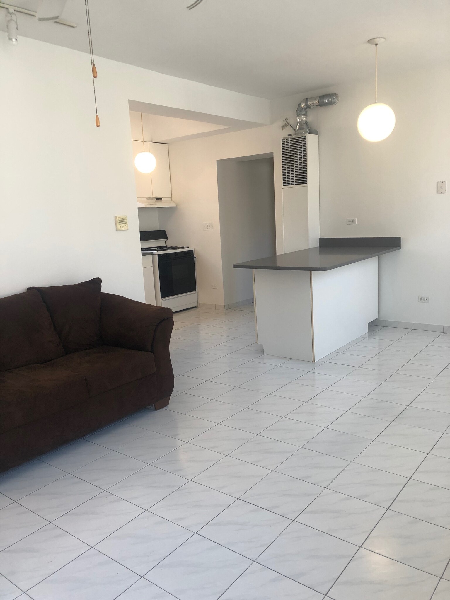 Building Photo - 537 N Claremont Ave