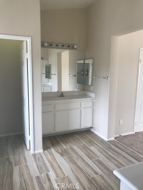 Building Photo - 3571 Hawthorne Dr