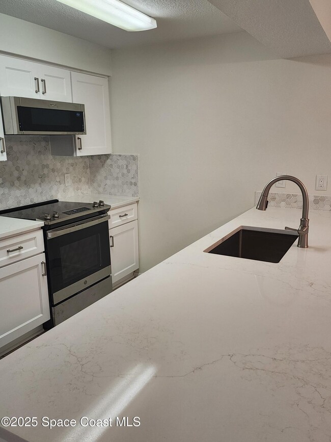Building Photo - 8732 Croton Ct