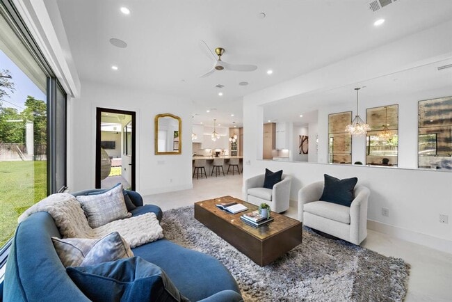Building Photo - 467 Gingham Dr