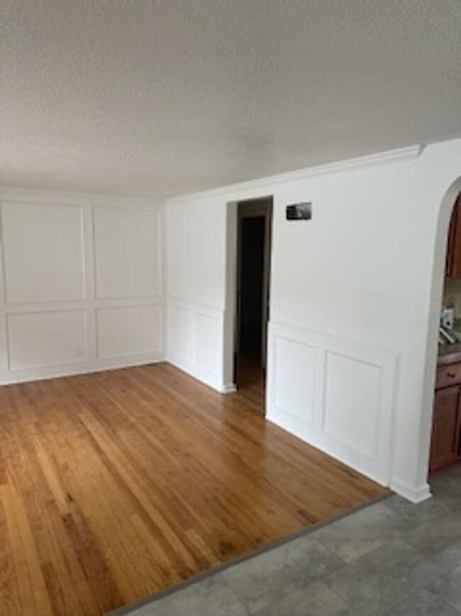 Building Photo - Welcome Home! Beautiful 4 Bedroom 2 Bath Home in Kansas City, MO