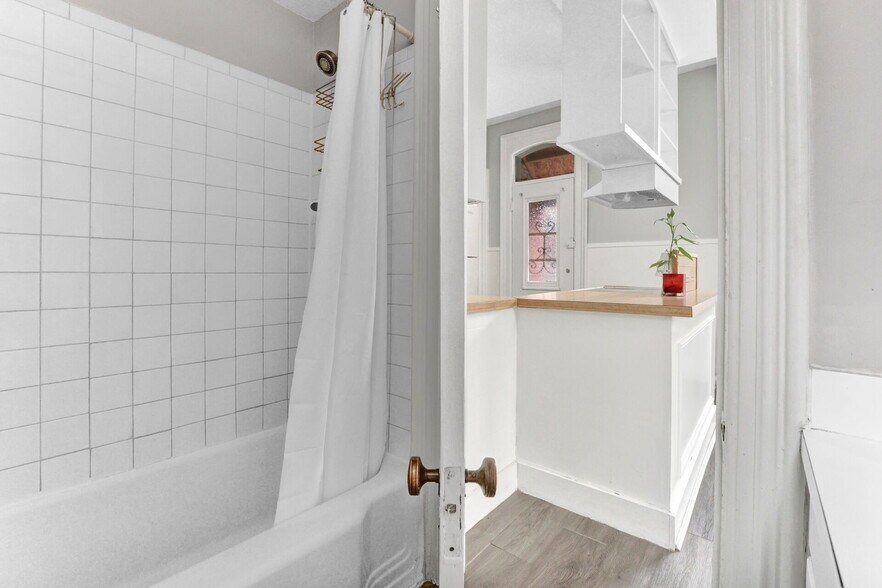 Building Photo - 1 Saint Louis Pl