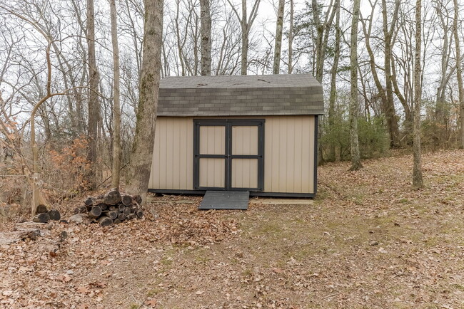 Building Photo - 107 Victoria Ln E