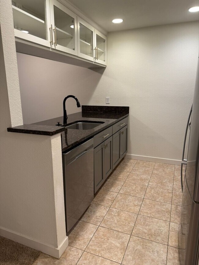 Building Photo - 2Bd/2.5Ba Kirkland Condo