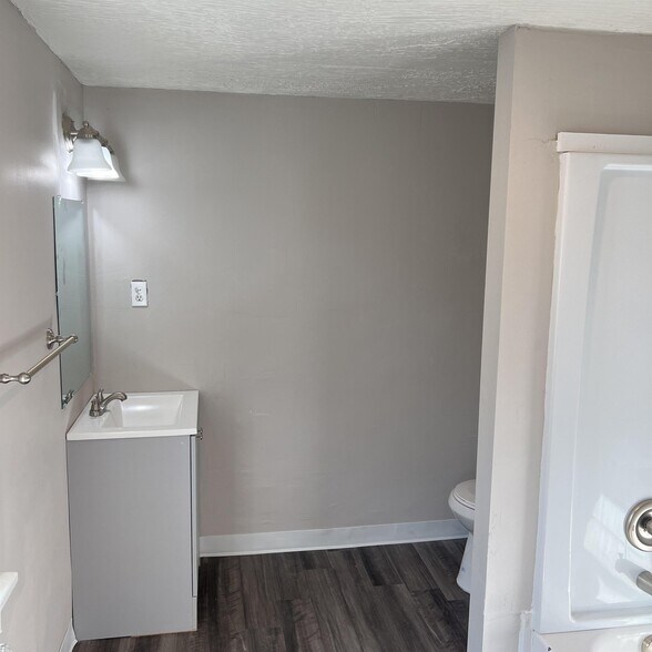 Building Photo - 1919 Widmer Ct NE