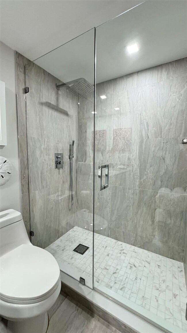 Building Photo - 5100 N Ocean Blvd