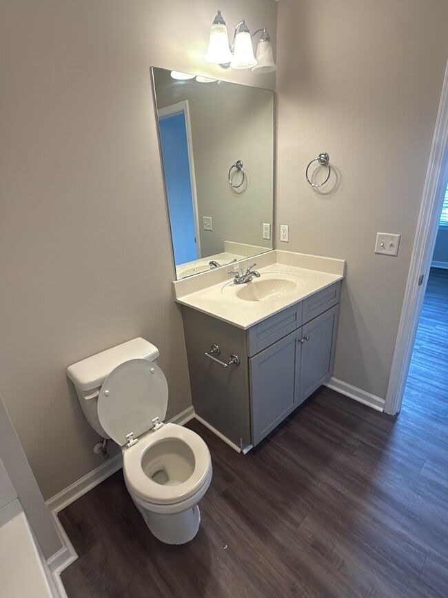 Building Photo - 654 Pippin Dr