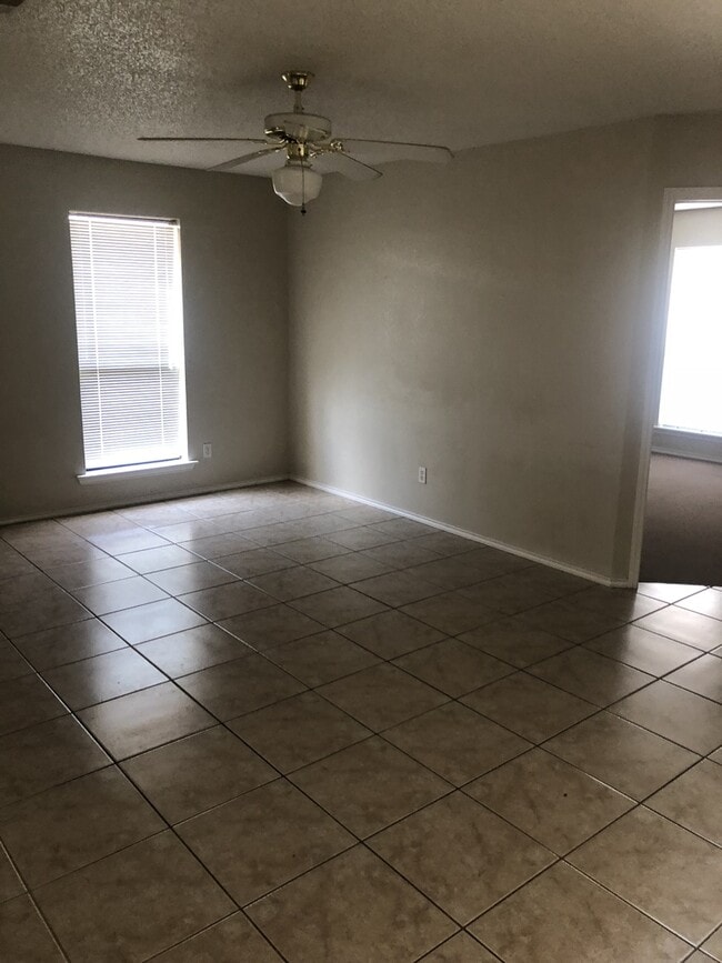 Building Photo - Cute House