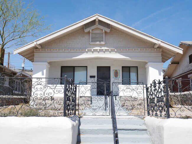 Primary Photo - 1703 E Rio Grande Ave