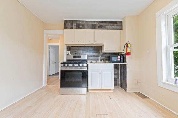 Building Photo - 1918 Greenwood Ave