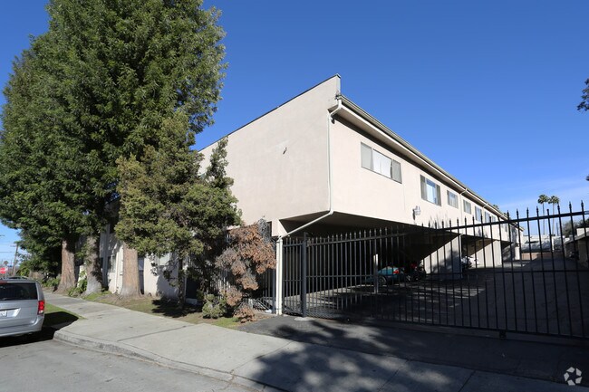 Building Photo - Villa Burbank