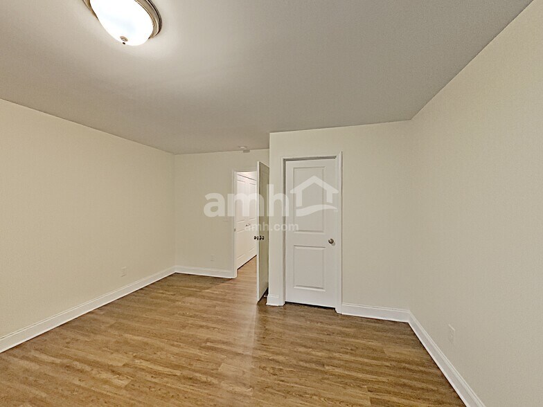 Building Photo - 561 Woodall Rd