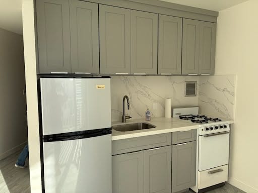 Building Photo - 750 Amana St