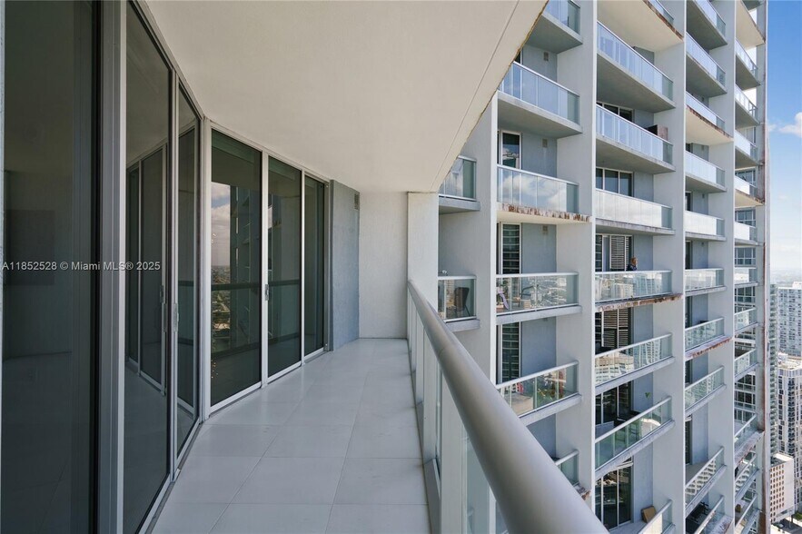 Building Photo - 465 Brickell Ave