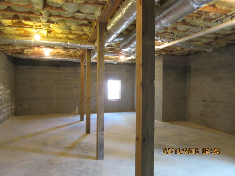 Building Photo - 1820 Lower Ridgewood Blvd
