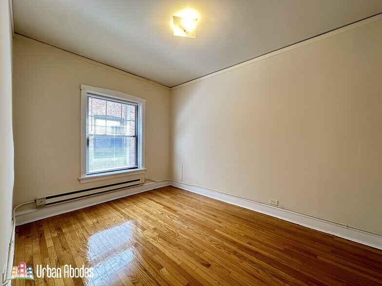 Building Photo - 1137 Oak Ave