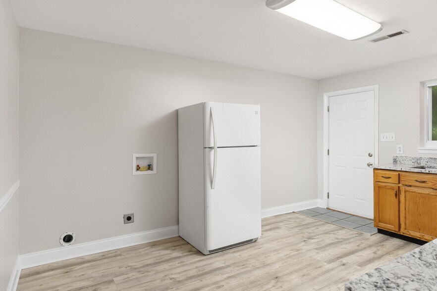 Building Photo - 301 Wygoda Cir