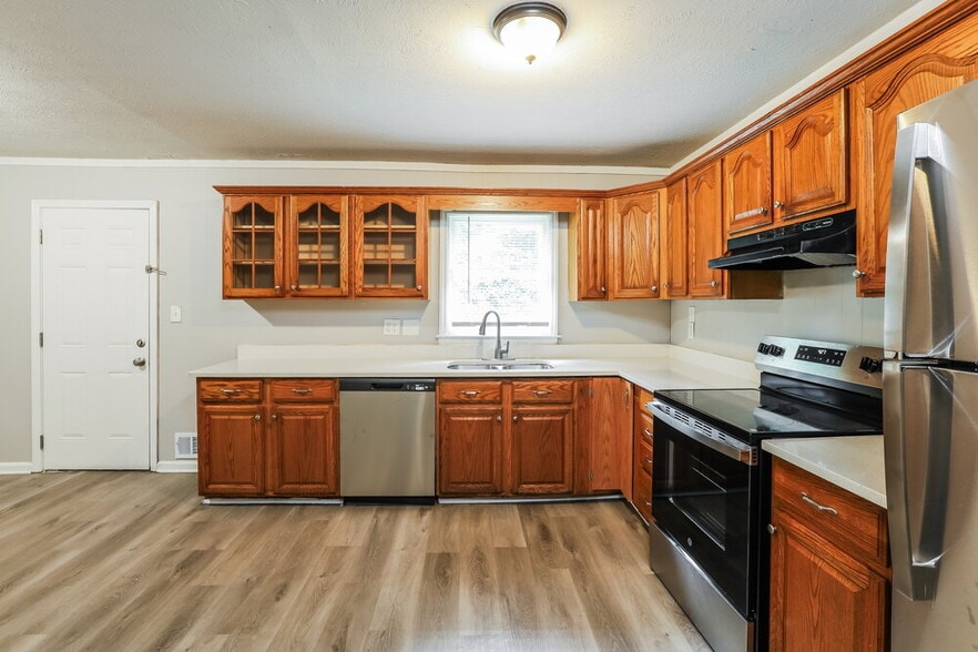 Building Photo - 1338 W Stoneybrook Dr