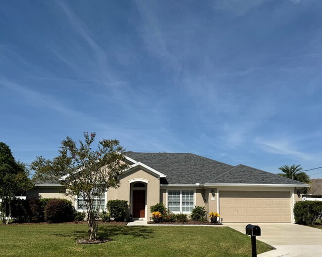 Building Photo - "Spacious 3-Bedroom Retreat with Bonus roo...
