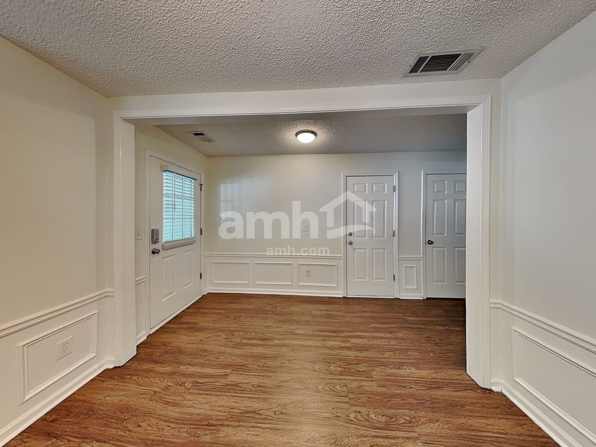 Building Photo - 582 Lullingstone Dr SE