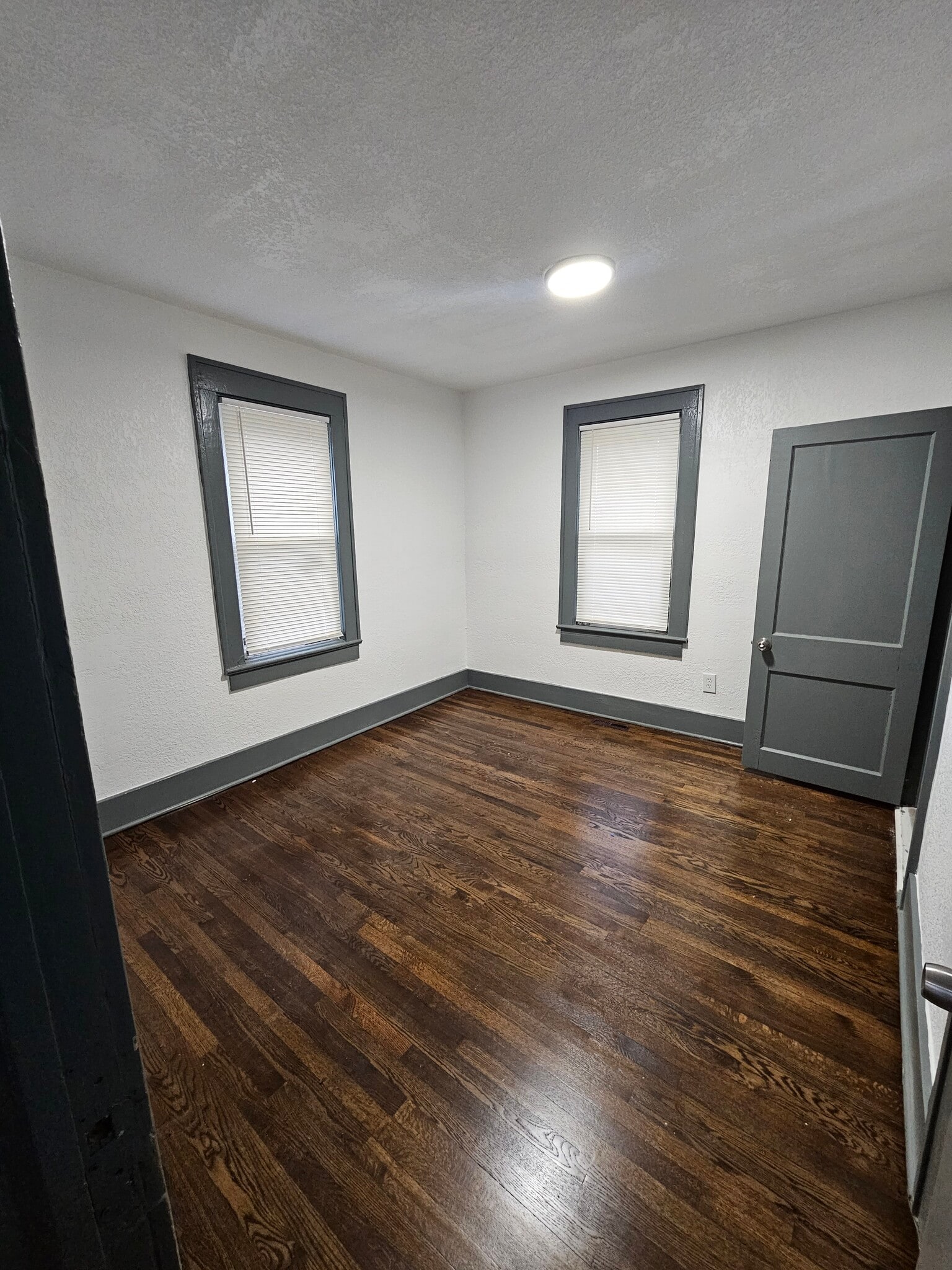Building Photo - 1131 S Pope Ave