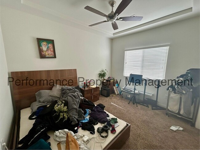 Building Photo - Stunning 4 Bed/3 Bath Home Near City in th...