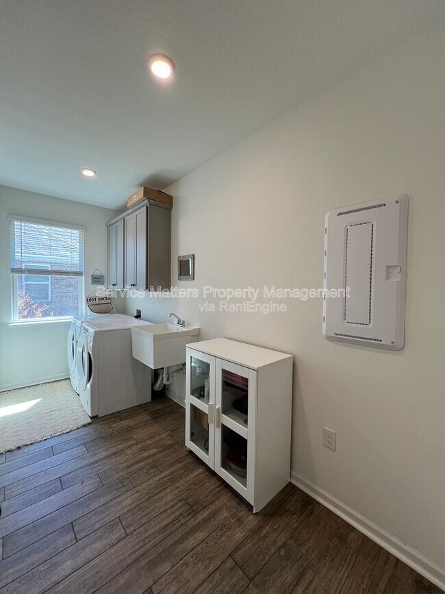 Building Photo - 4130 Lazy Breeze Ln