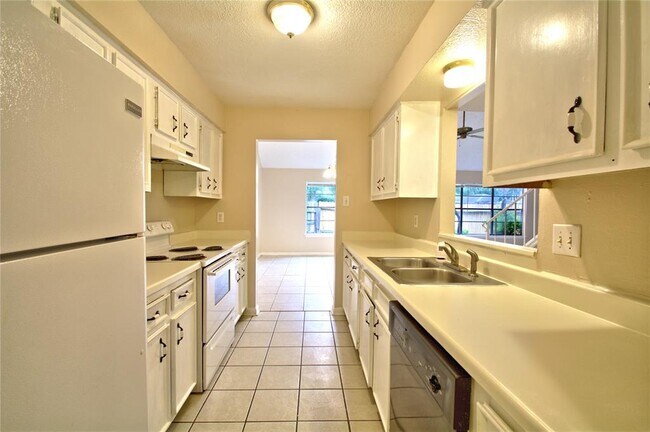Building Photo - 9014 Triola Ln