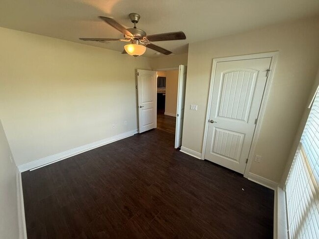 Building Photo - Gulf Breeze - Shadow Lakes - 4 bedroom, 2 ...