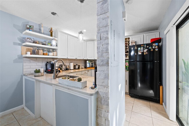 Building Photo - 3387 Cocoplum Cir