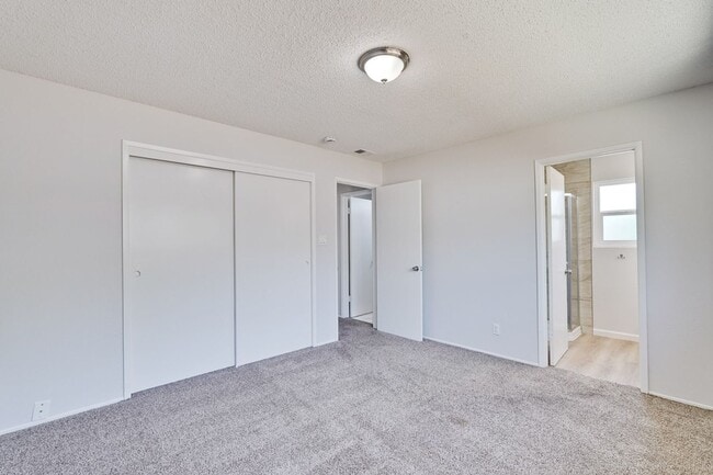 Building Photo - Spacious 3 Bedroom 2 Bath Home with 2 Car Garage and Central Air Conditioning