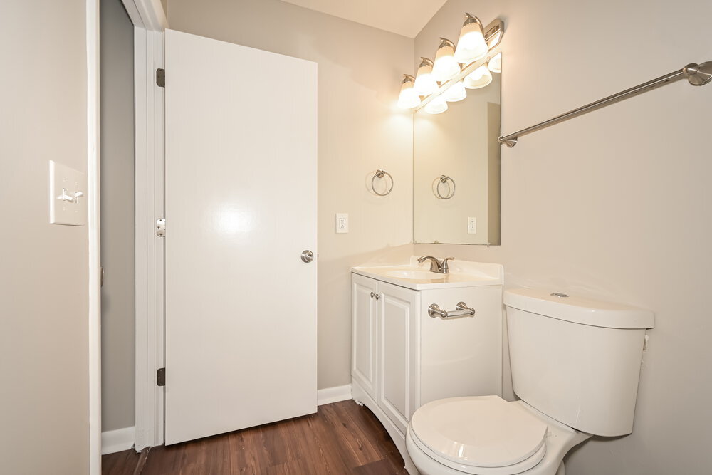 Building Photo - 581 Woodcrest Dr