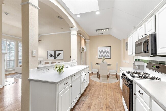 Building Photo - 8013 Springmoss Dr