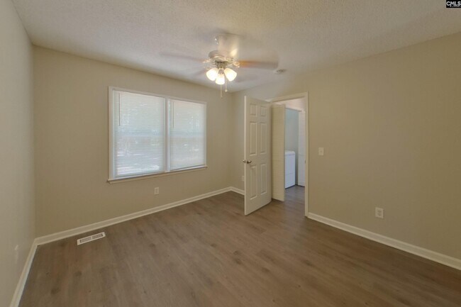 Building Photo - 216 Netherland Dr