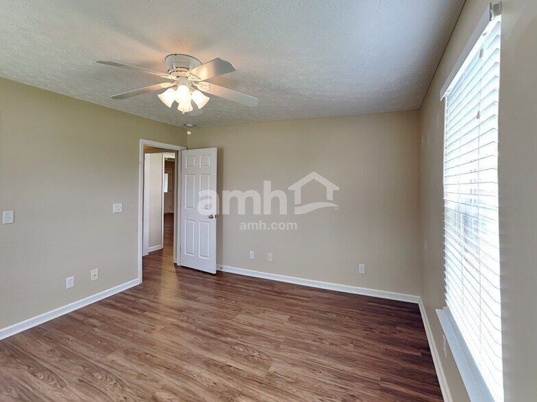 Building Photo - 308 Bluefield Ln