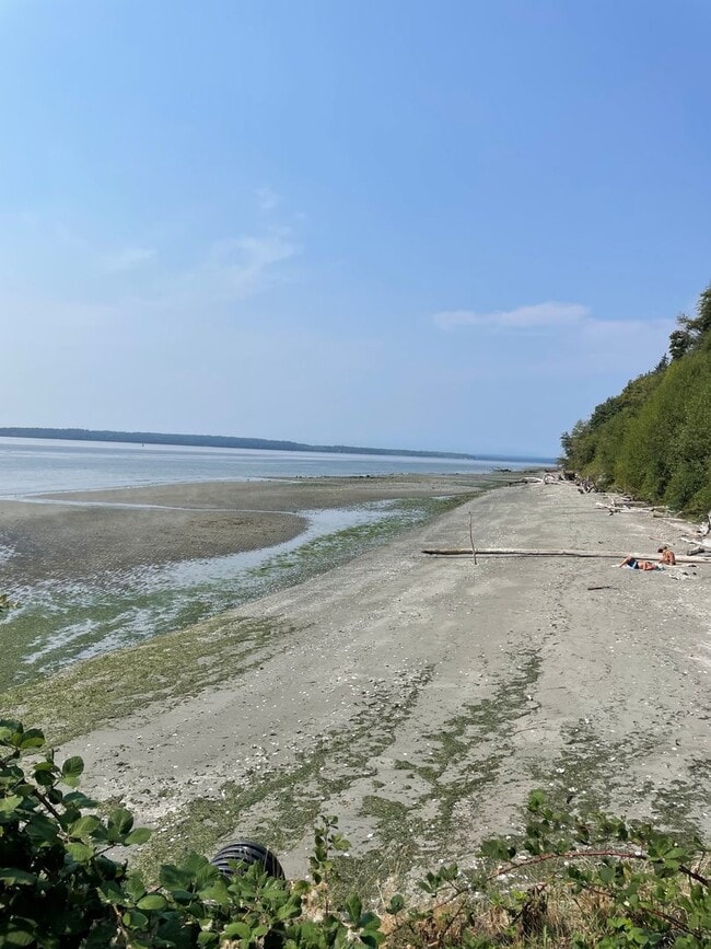 Building Photo - Lovingly Maintained with Designer Finishes...