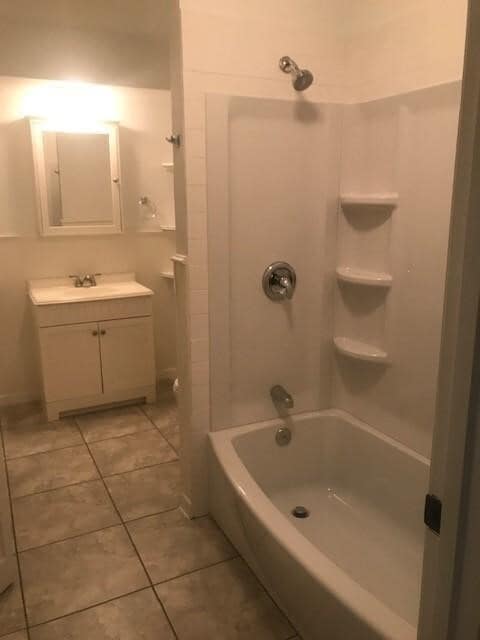 Building Photo - 151 Oak Dr