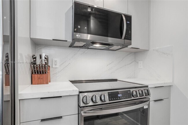 Building Photo - 335 S Biscayne Blvd