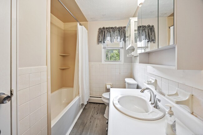 Building Photo - 486 Oak Ave
