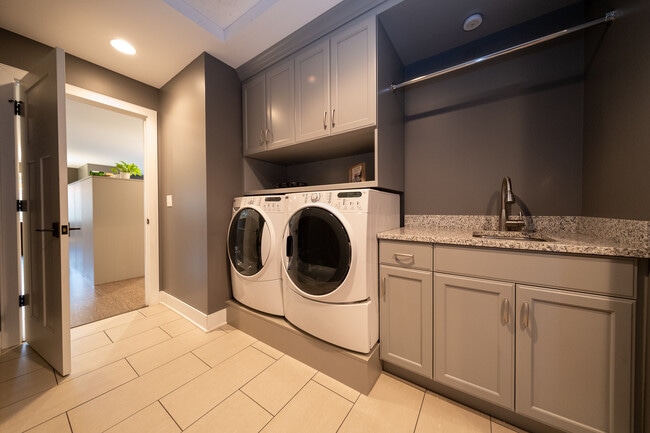 Building Photo - 9513 Briar Cir