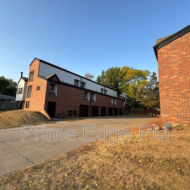 Building Photo - 1701 Ridgehaven Ct